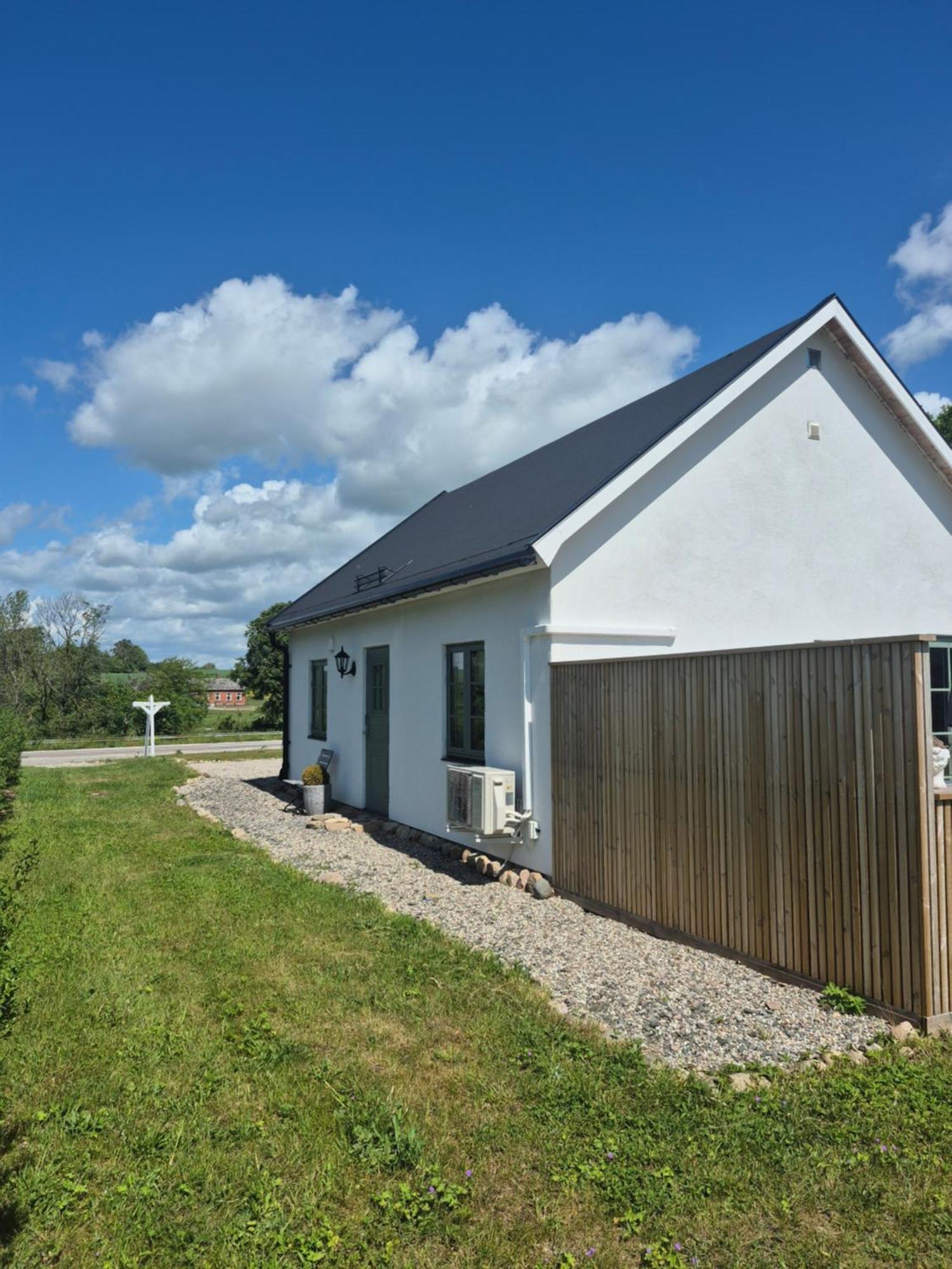 Litet Hus I Mysig By Naera Havet Villa Ystad Exterior photo